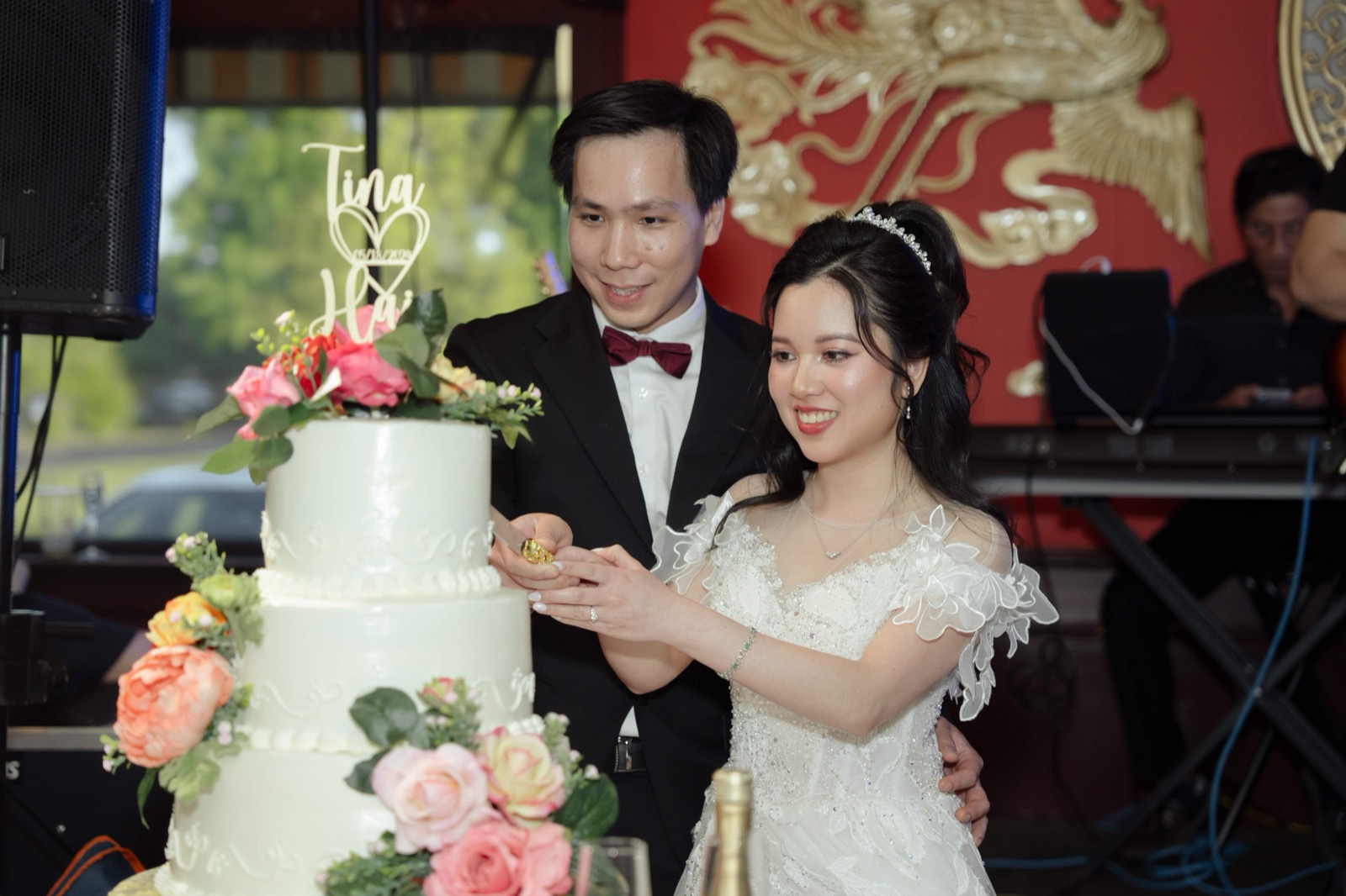 Tina and Hai cutting their wedding cake